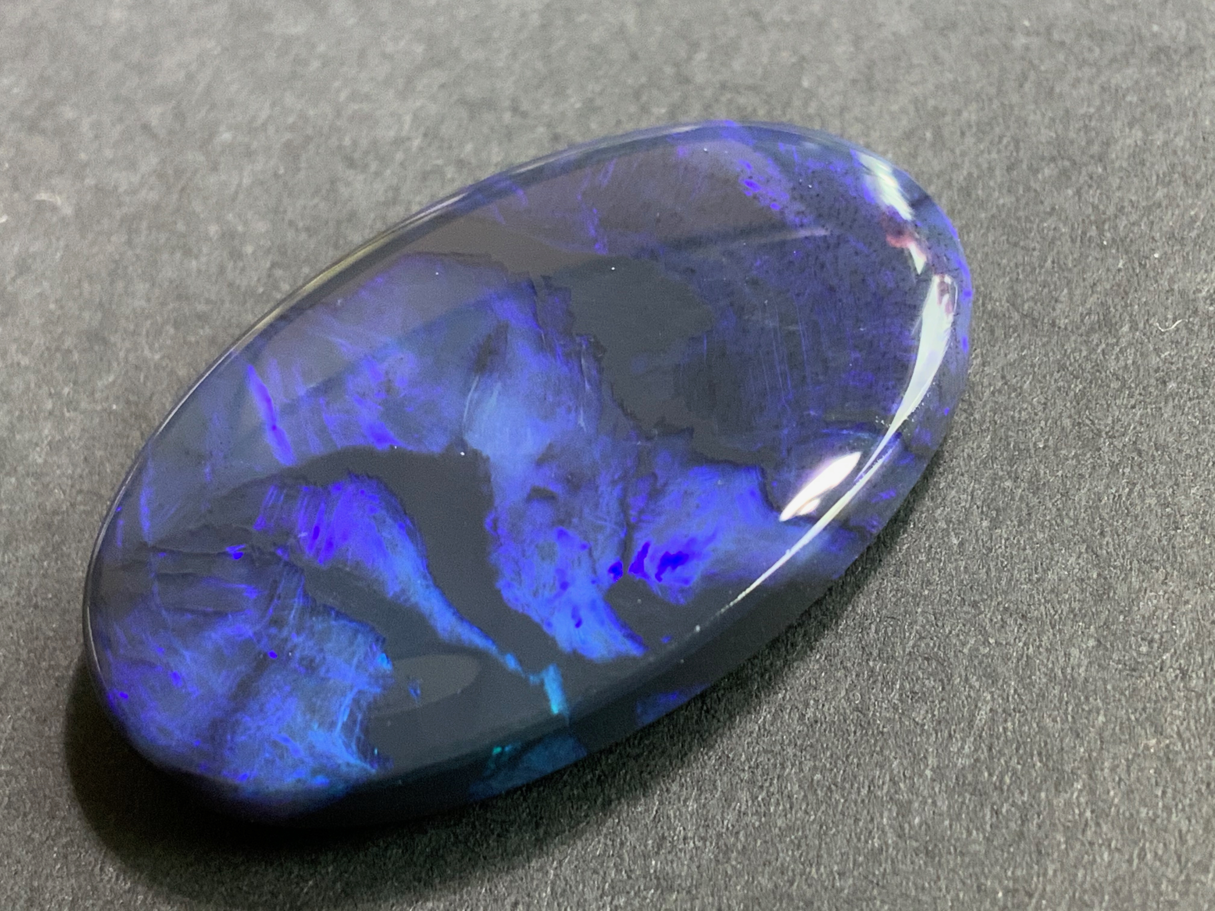 Australia Lightning Ridge Natural BlackOpal , 27.65 ct- B 523