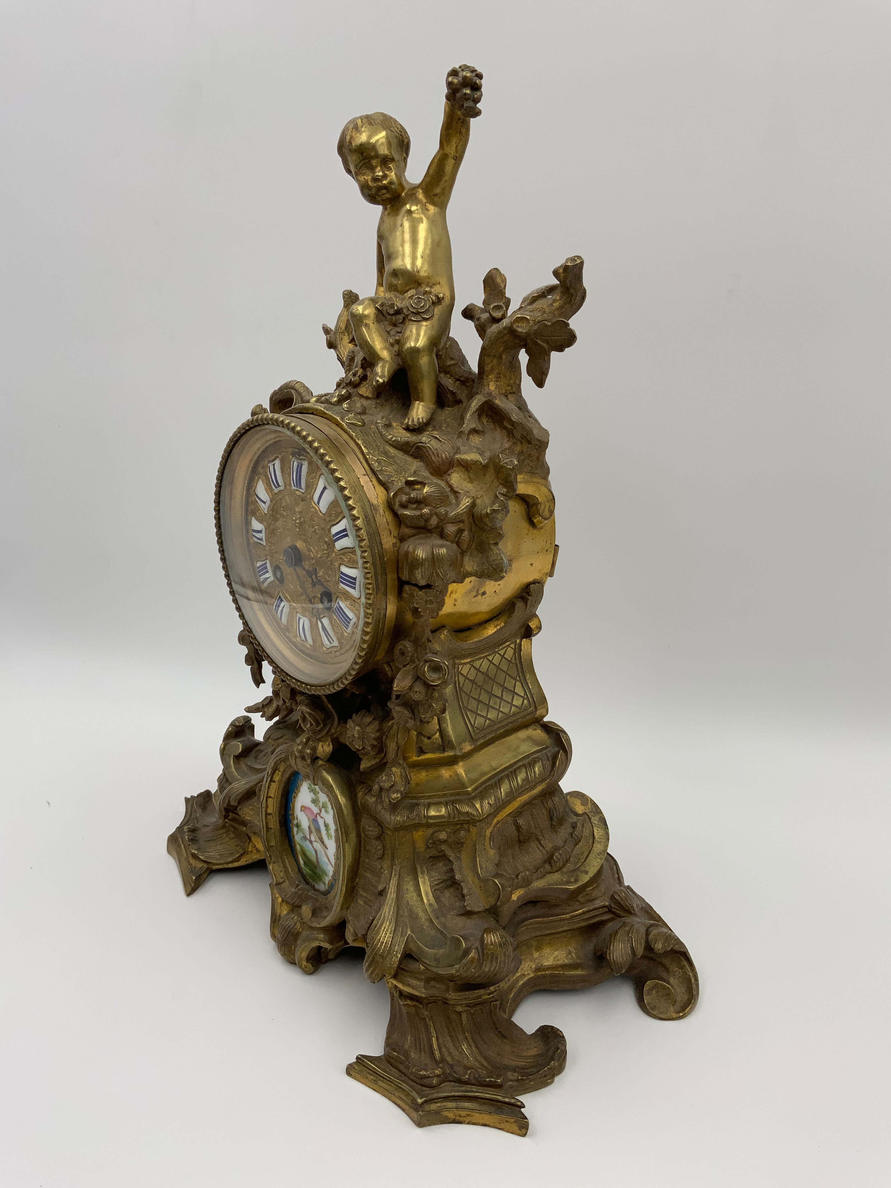 Kaminuhr Bronze vergoldet im Louis XV-Stil Kaminuhr Bronze vergoldet im Louis XV-Stil
