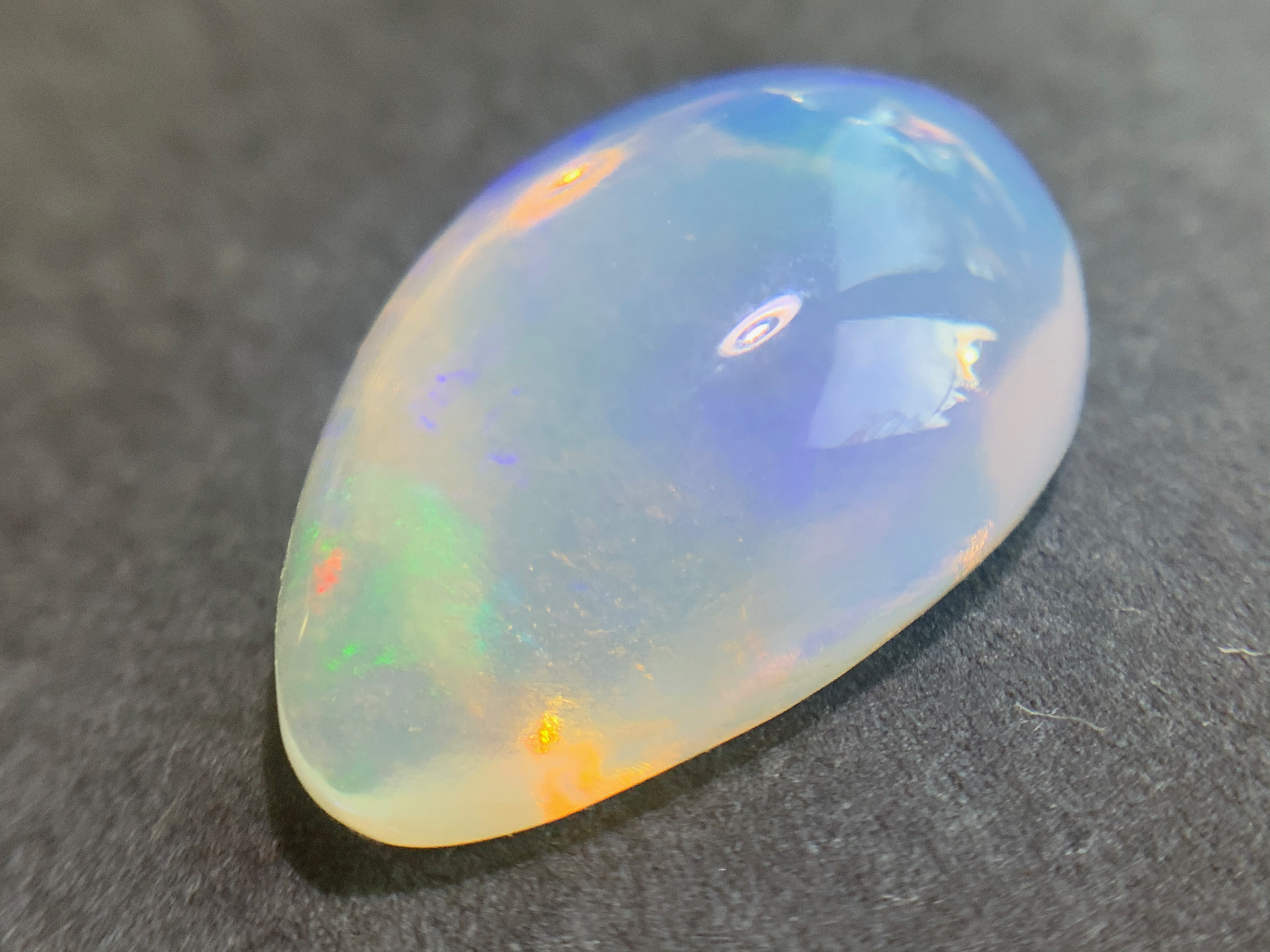 1 pcs Crystal Opal -Welo - 3.70 ct - B546