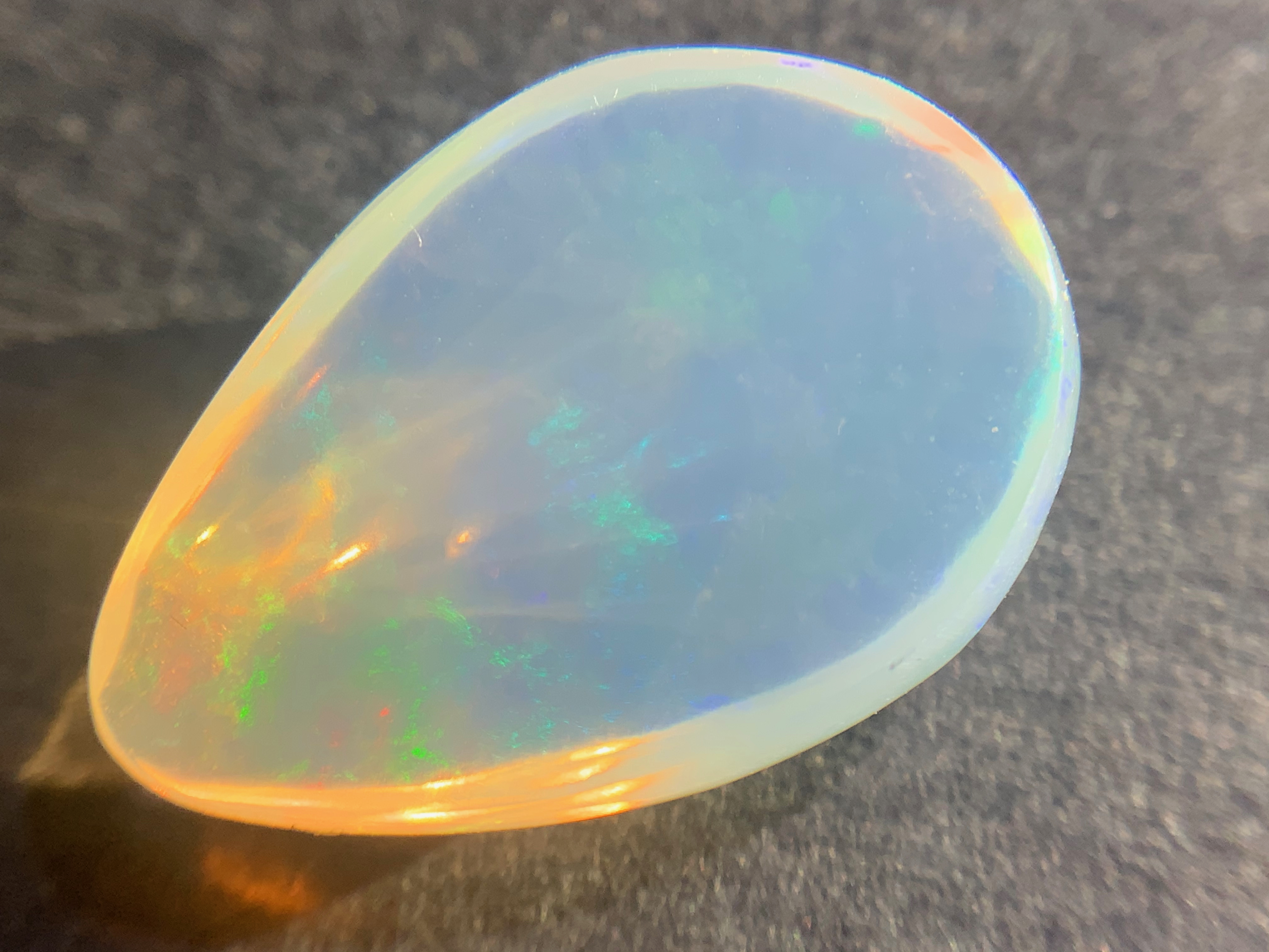 1 pcs Crystal Opal -Welo - 3.70 ct - B546