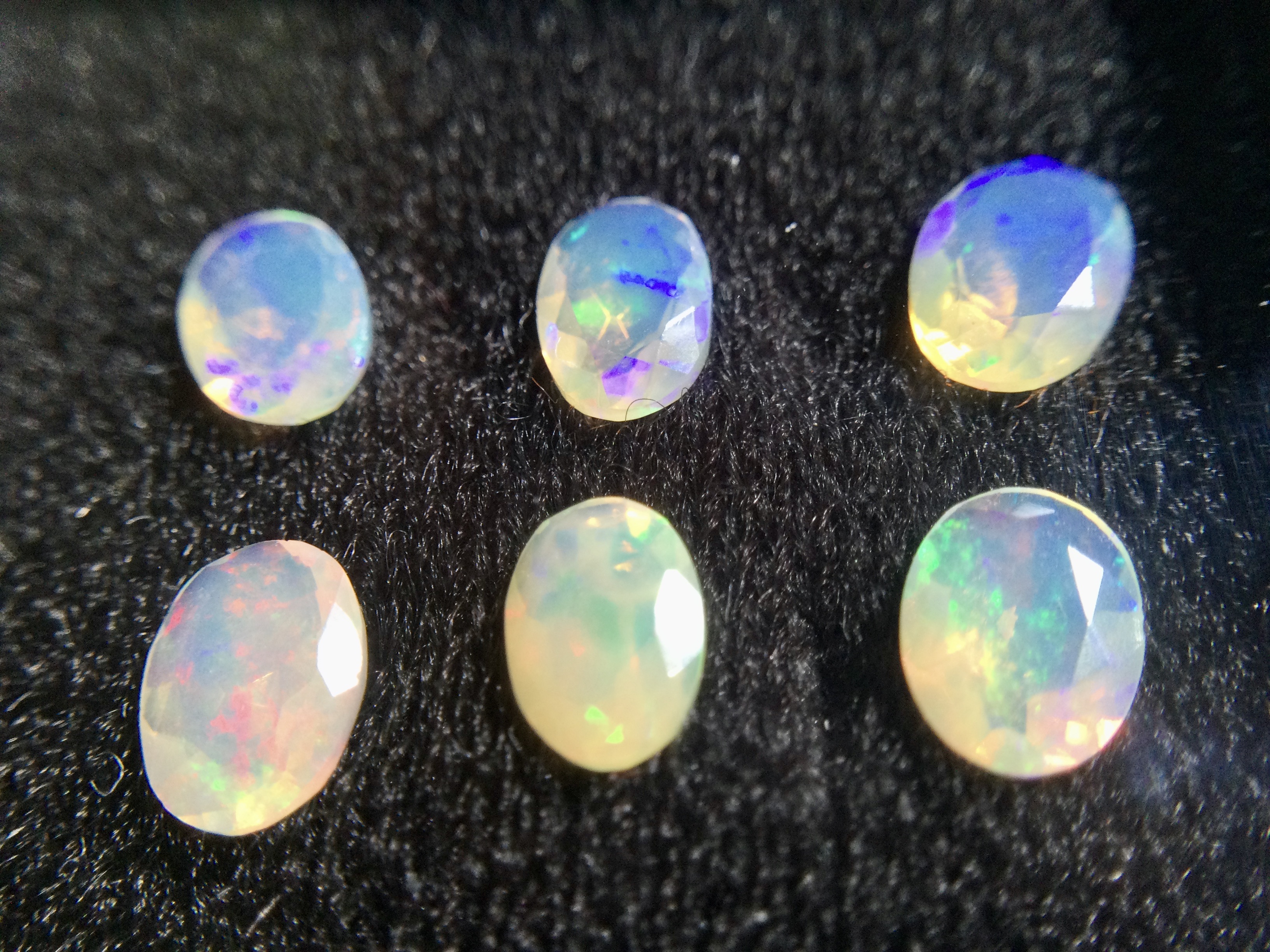  Konvolut von 6 ethiopischen( Welo) Crystal Opalen B 256 - 1.80 ct
