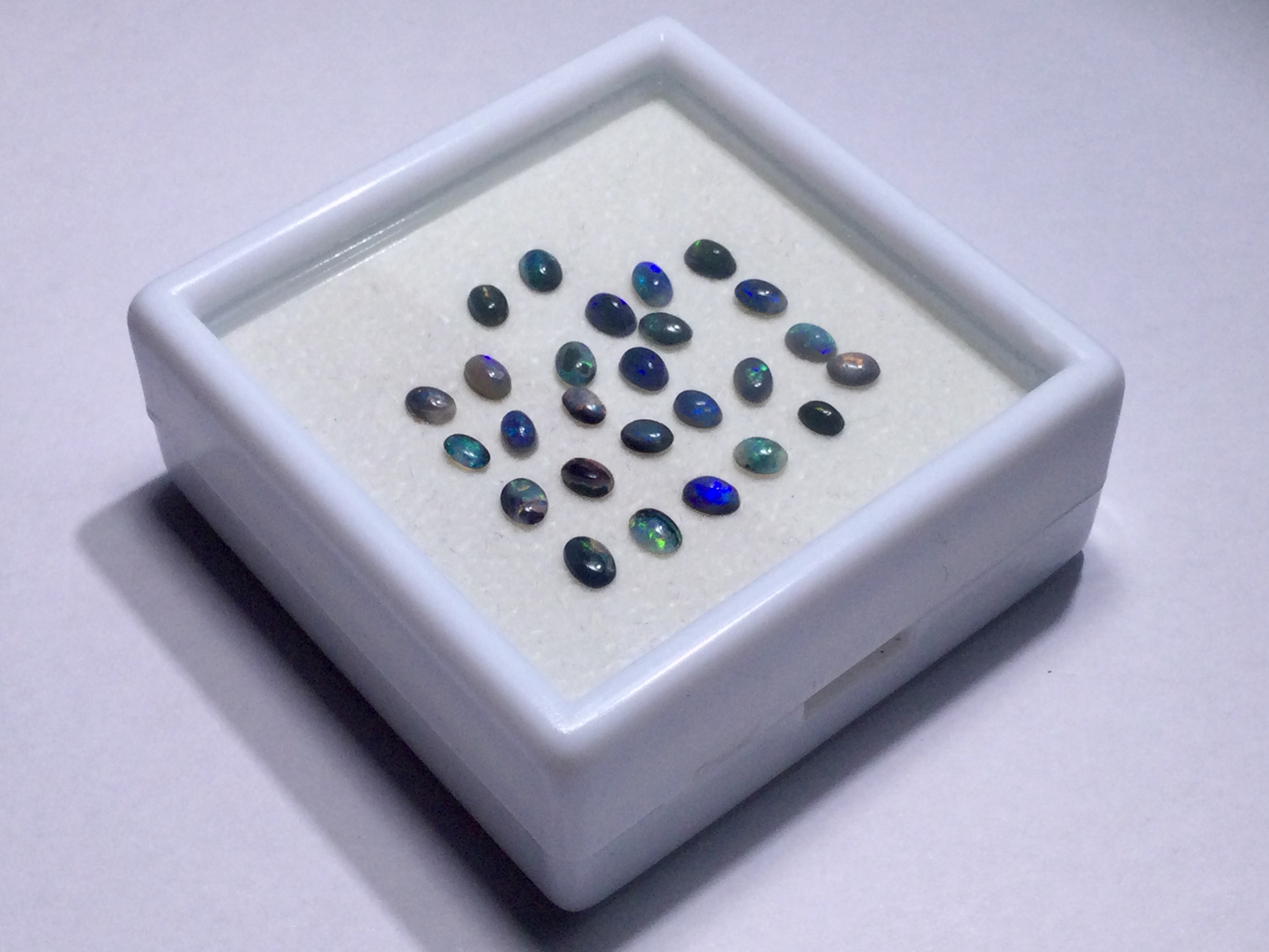  Konvolut von 26 australischen Lightning Ridge Dark Black Opalen B 373 - 2.47 ct