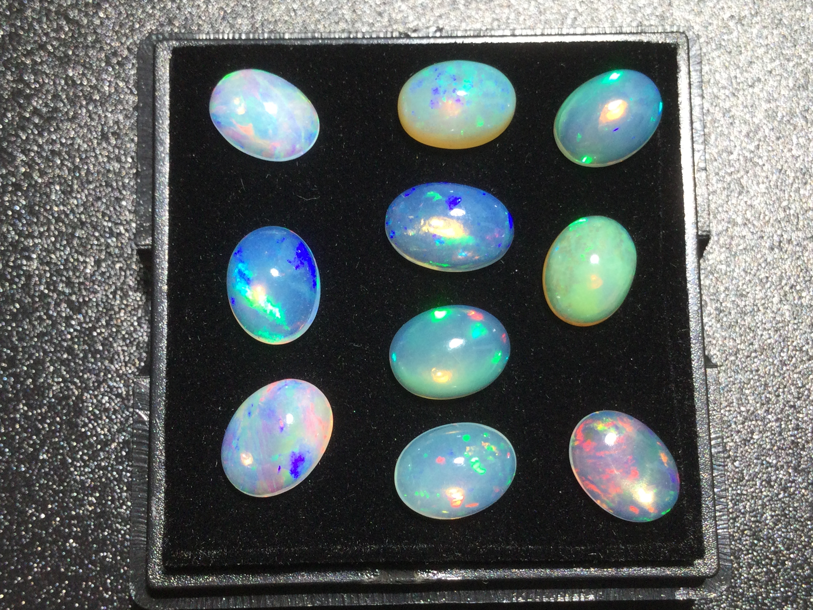 Konvolut von 10 Ethiopischen Welo -Crystal Opalen - 7.30 ct .B308