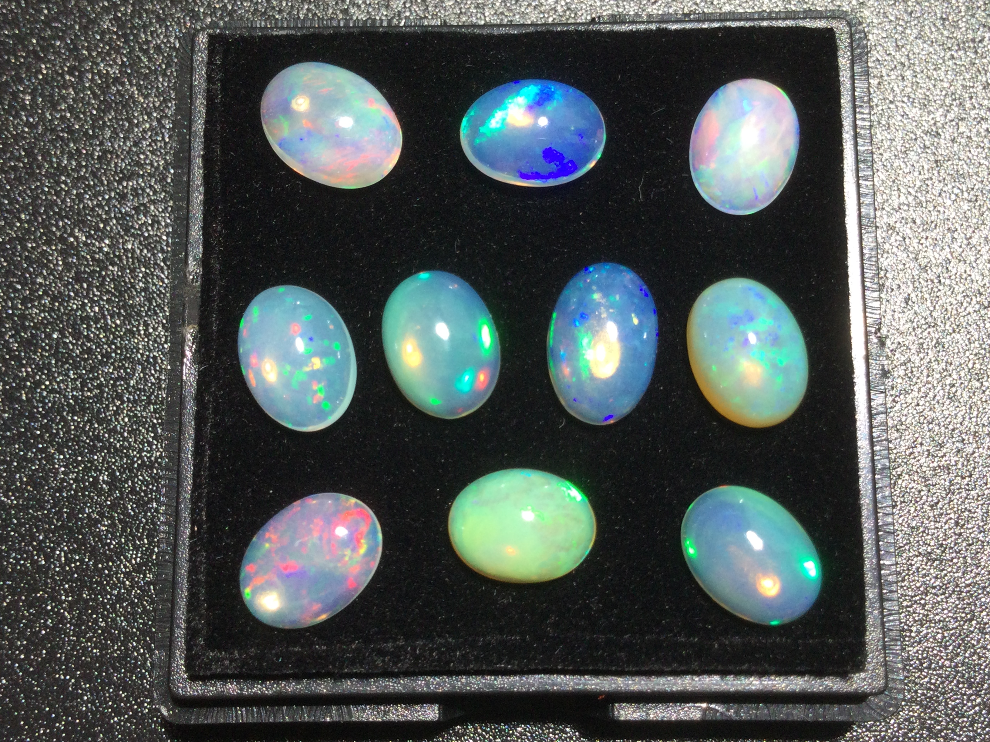 Konvolut von 10 Ethiopischen Welo -Crystal Opalen - 7.30 ct .B308