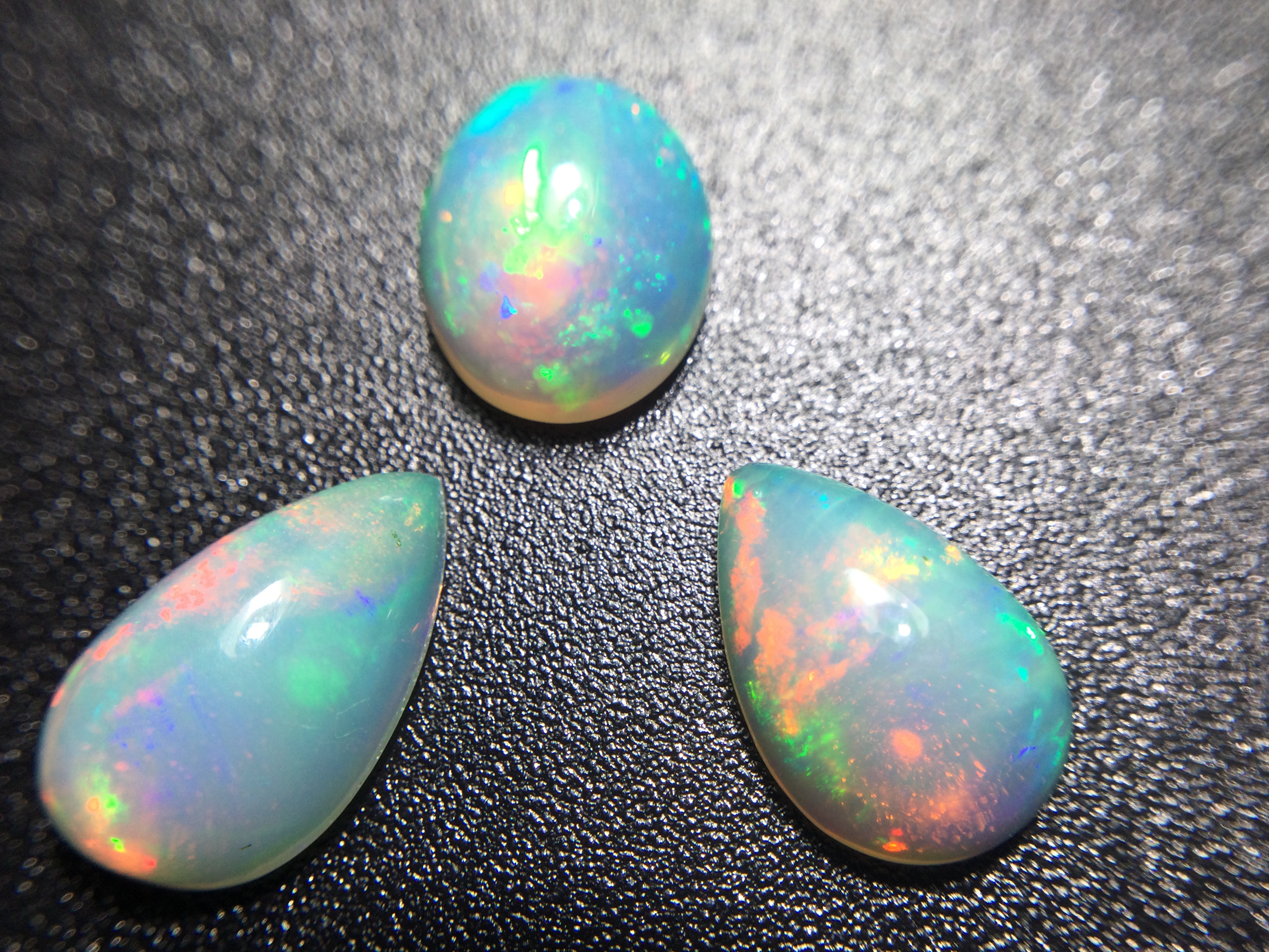 Konvolut von 3 Ethiopischen Welo -Crystal Opalen - 4.28 ct- B 190