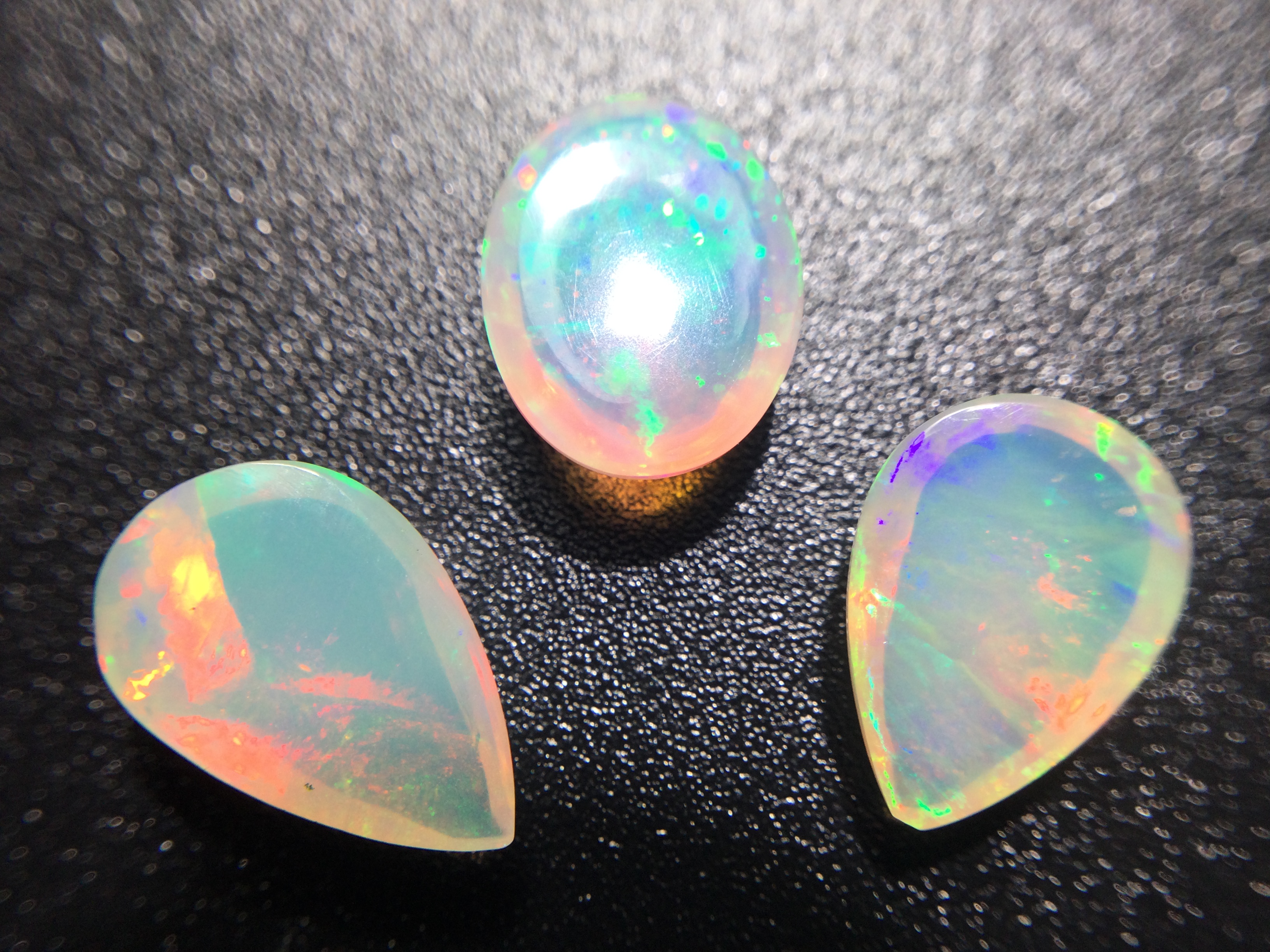 Konvolut von 3 Ethiopischen Welo -Crystal Opalen - 4.28 ct- B 190