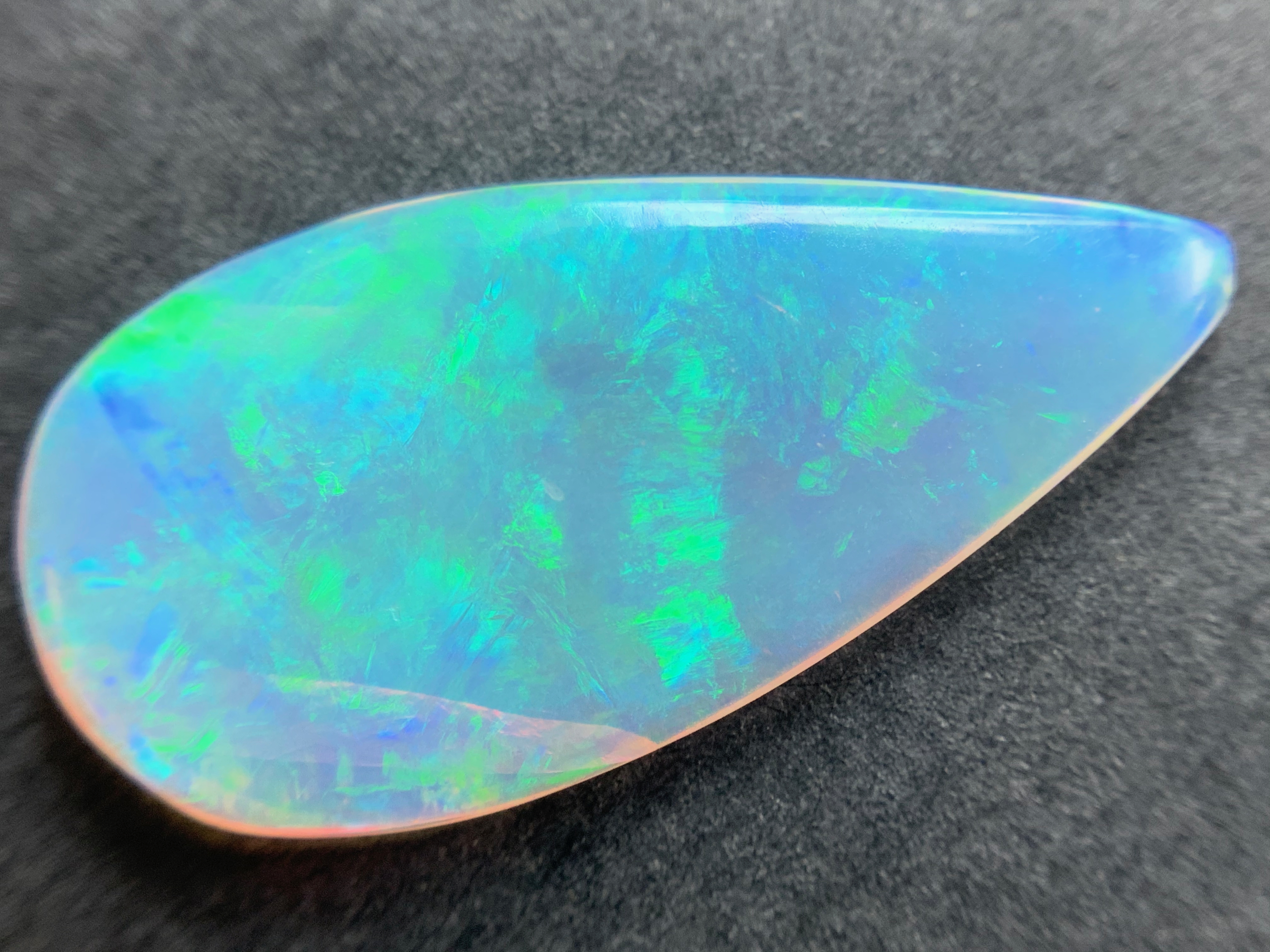 1 pcs Crystal Opal -Welo - 1.55 ct - B 604
