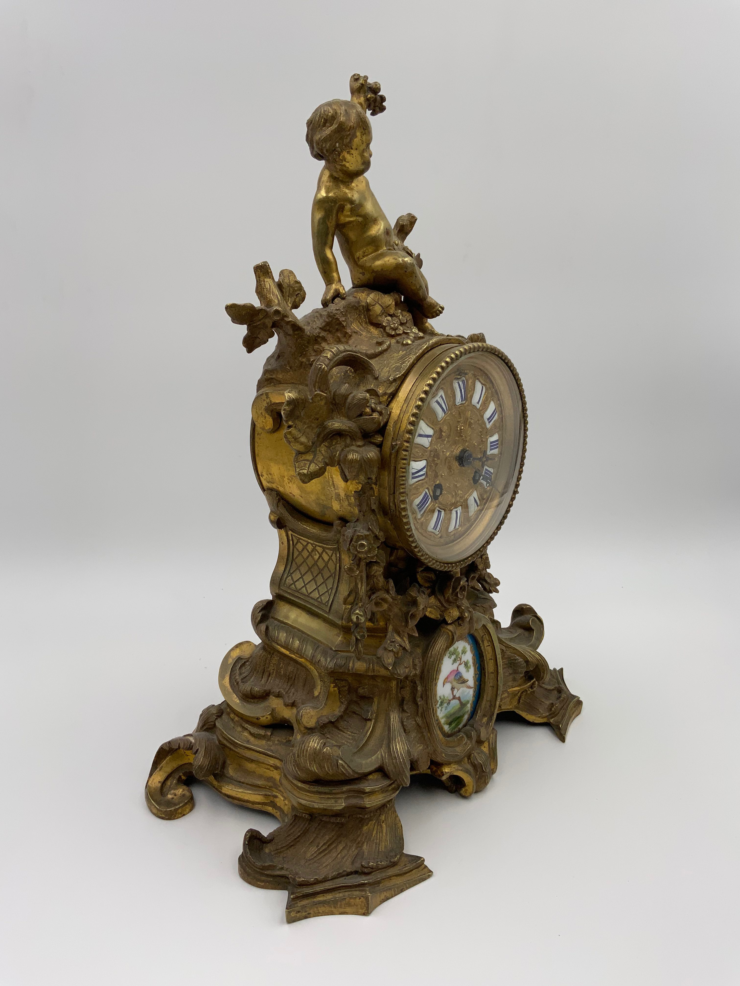 Kaminuhr Bronze vergoldet im Louis XV-Stil Kaminuhr Bronze vergoldet im Louis XV-Stil