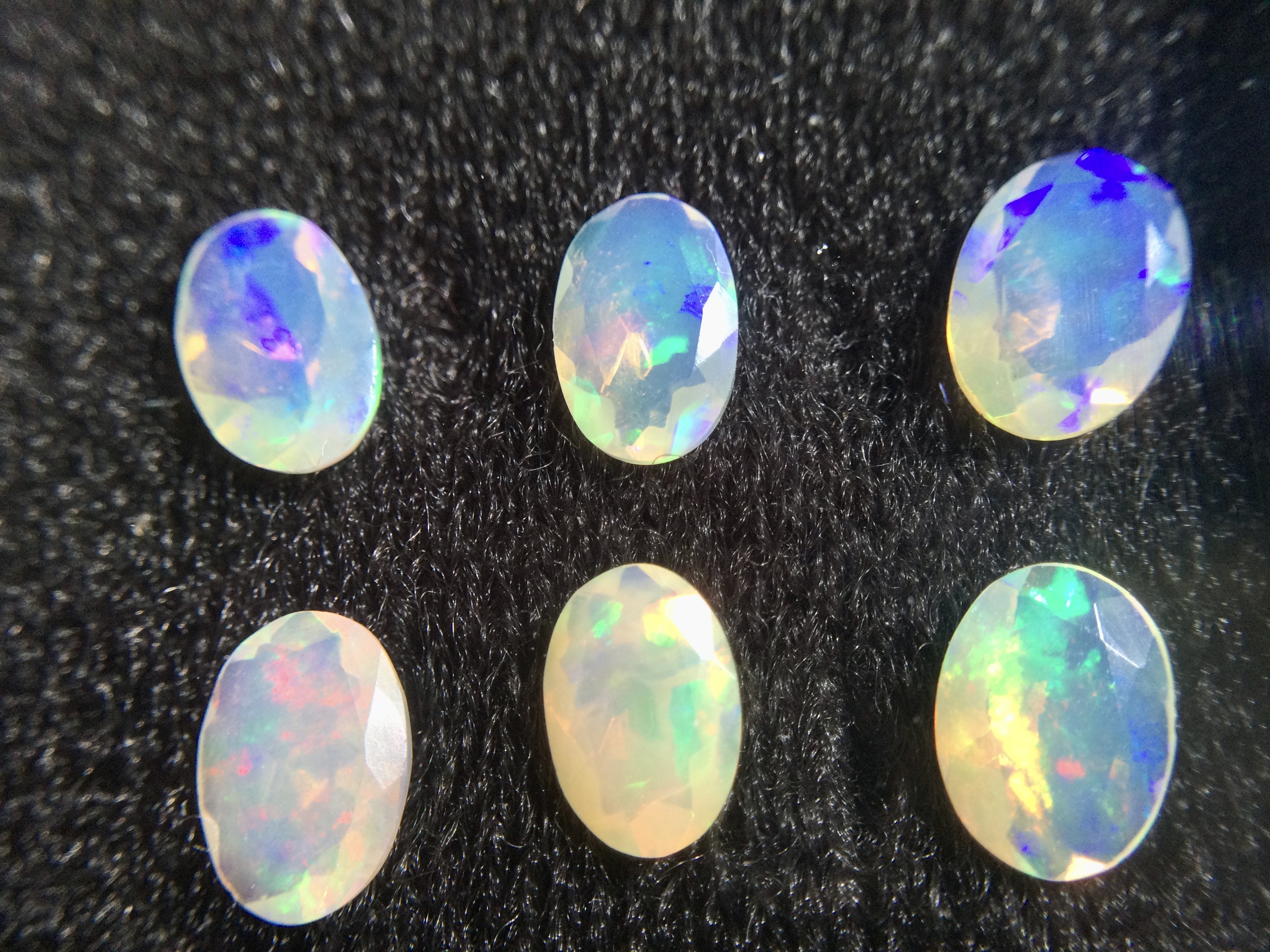  Konvolut von 6 ethiopischen( Welo) Crystal Opalen B 256 - 1.80 ct