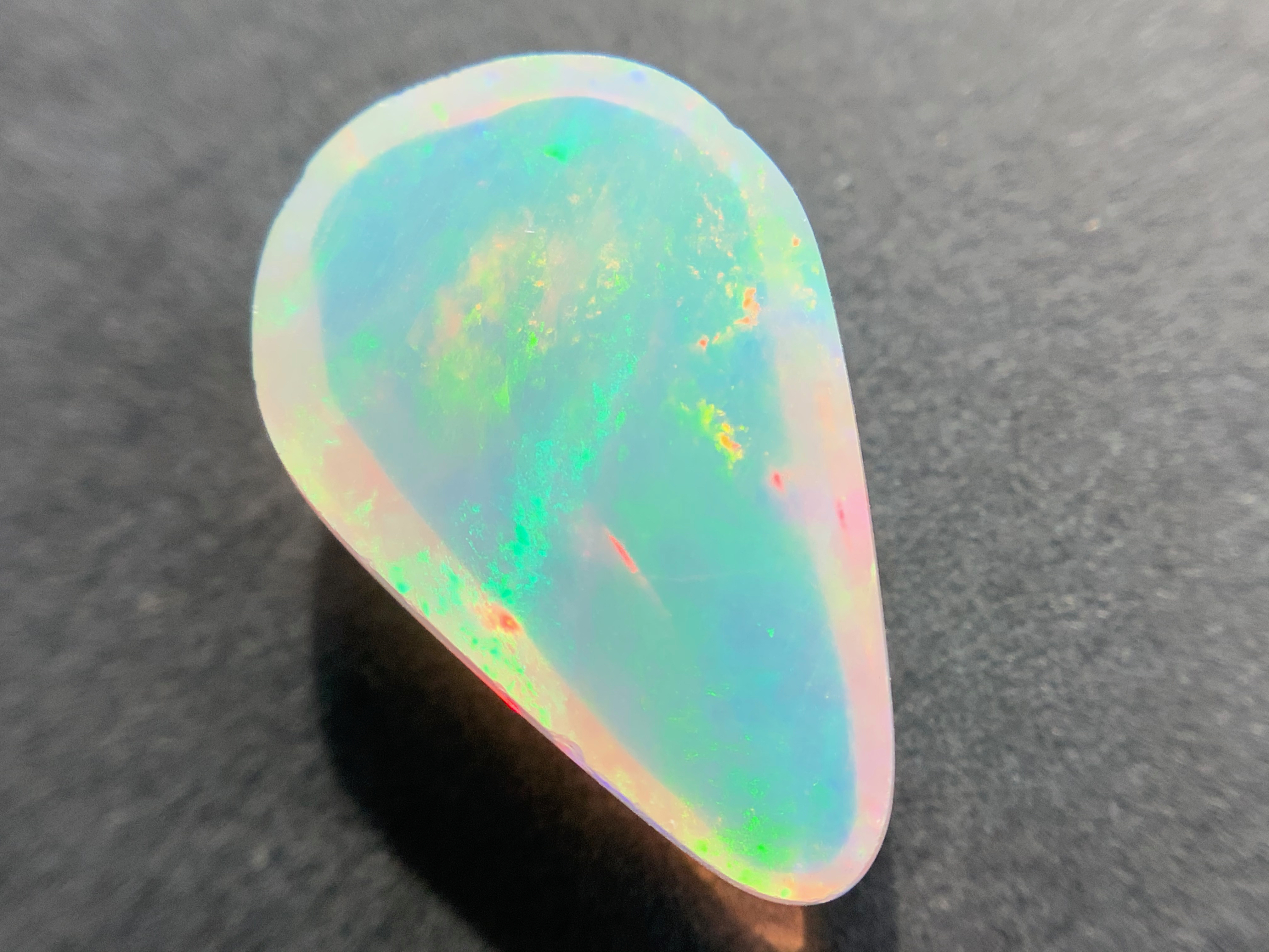 1 pcs Crystal Opal -Welo - 2.70 ct - B 595