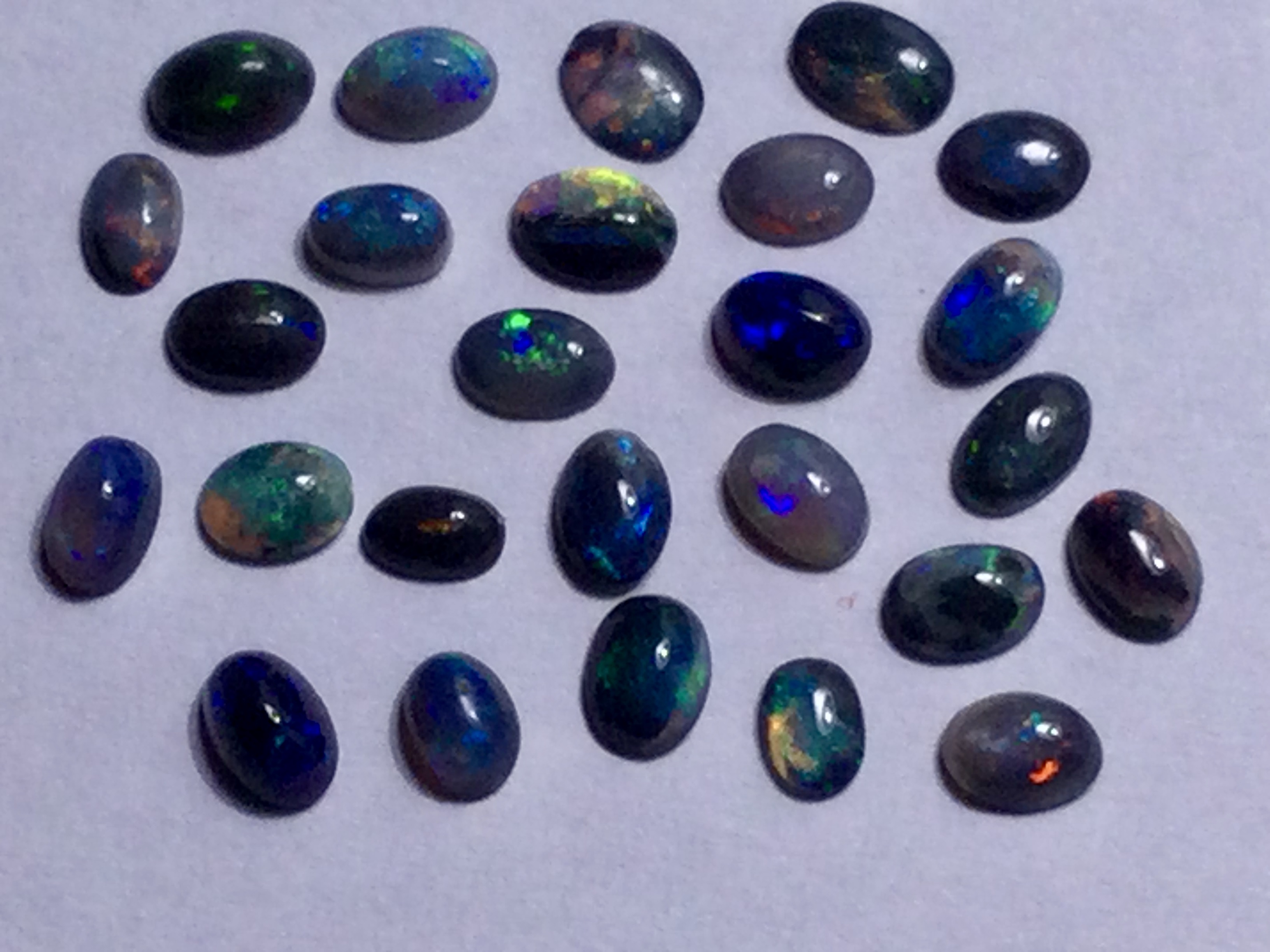  Konvolut von 26 australischen Lightning Ridge Dark Black Opalen B 373 - 2.47 ct