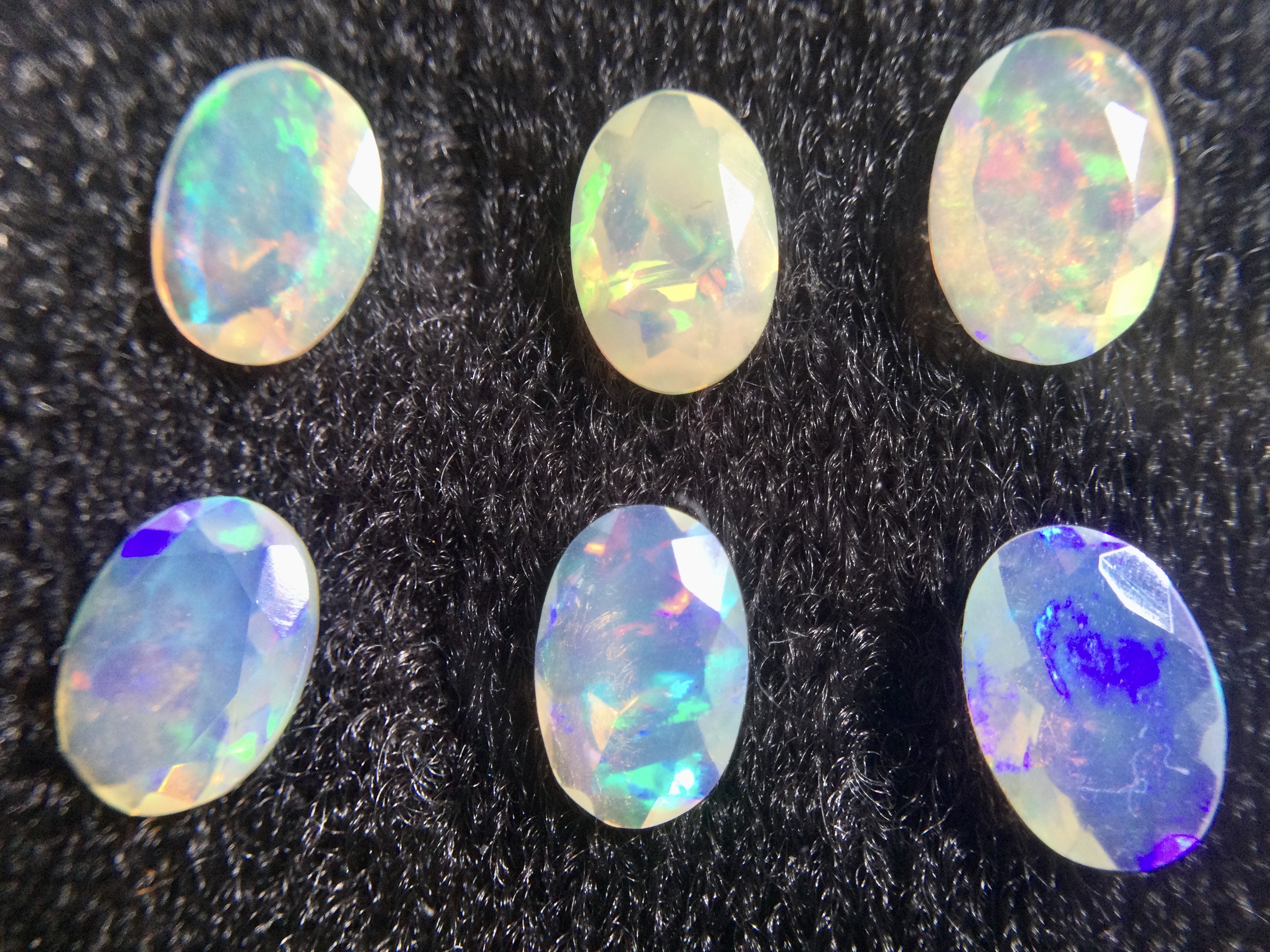  Konvolut von 6 ethiopischen( Welo) Crystal Opalen B 256 - 1.80 ct