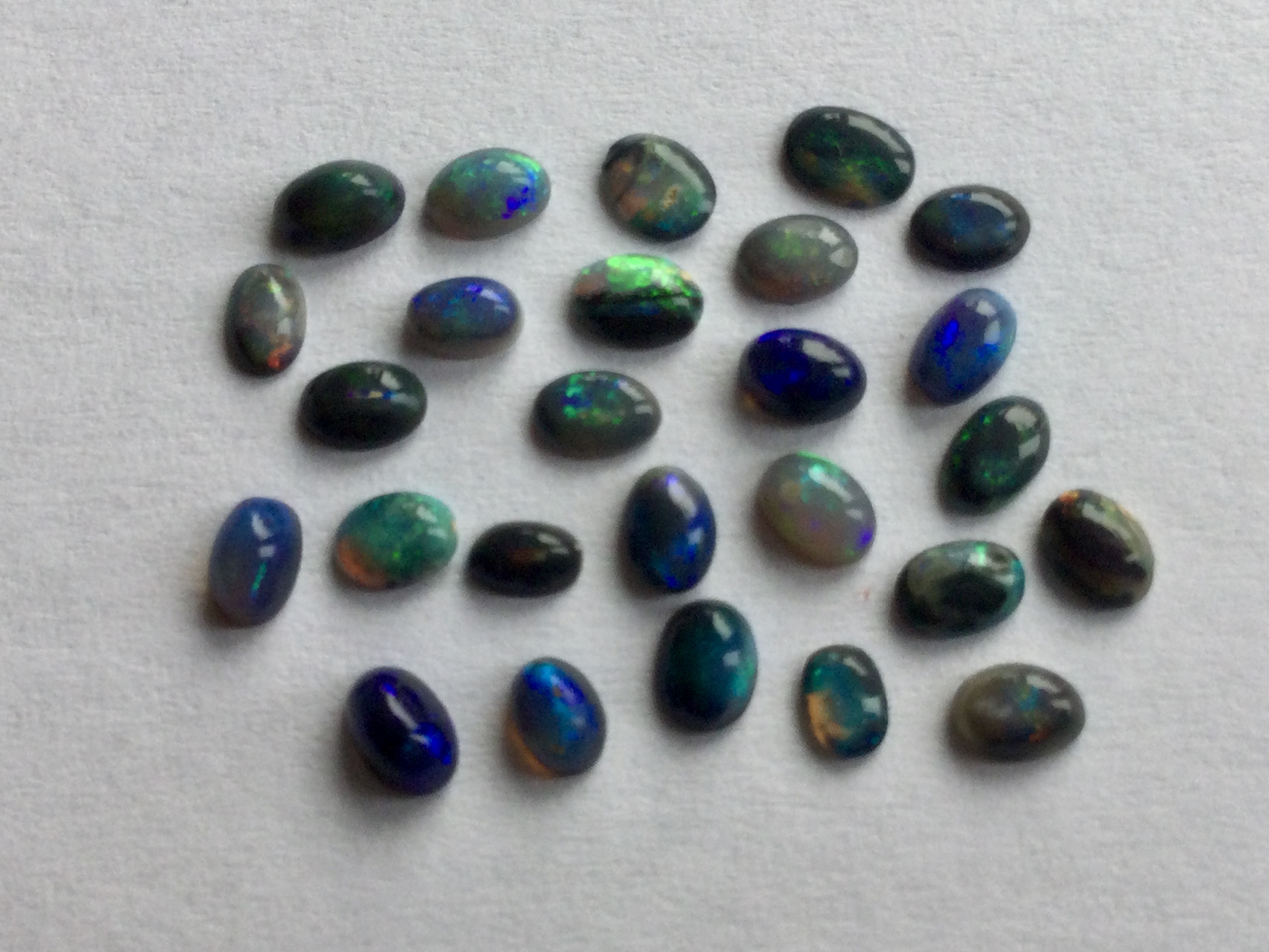  Konvolut von 26 australischen Lightning Ridge Dark Black Opalen B 373 - 2.47 ct