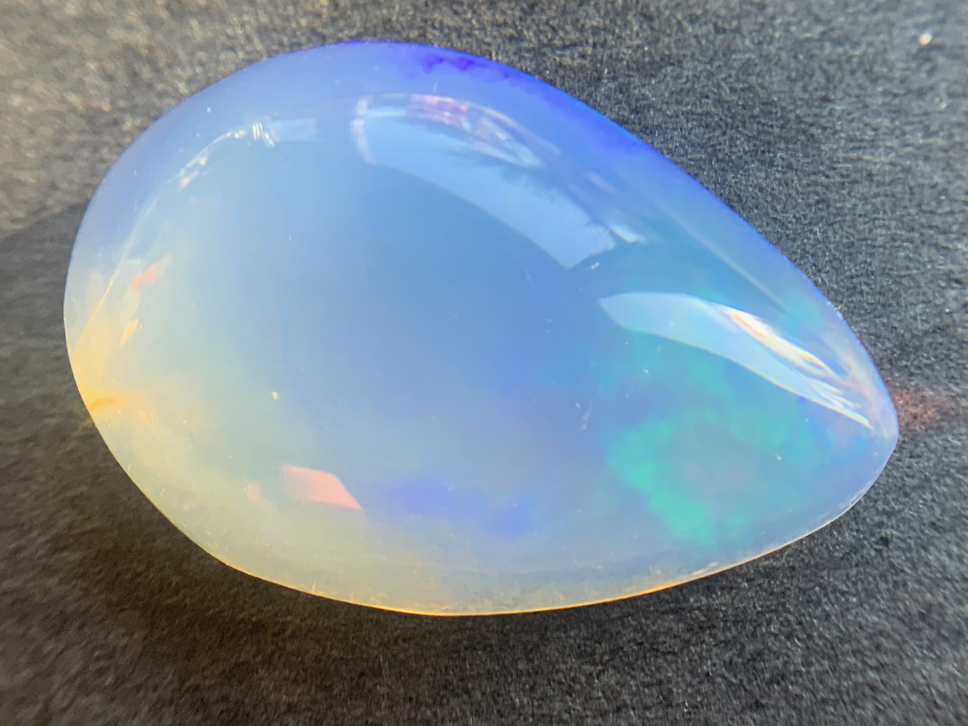 1 pcs Crystal Opal -Welo - 3.70 ct - B546
