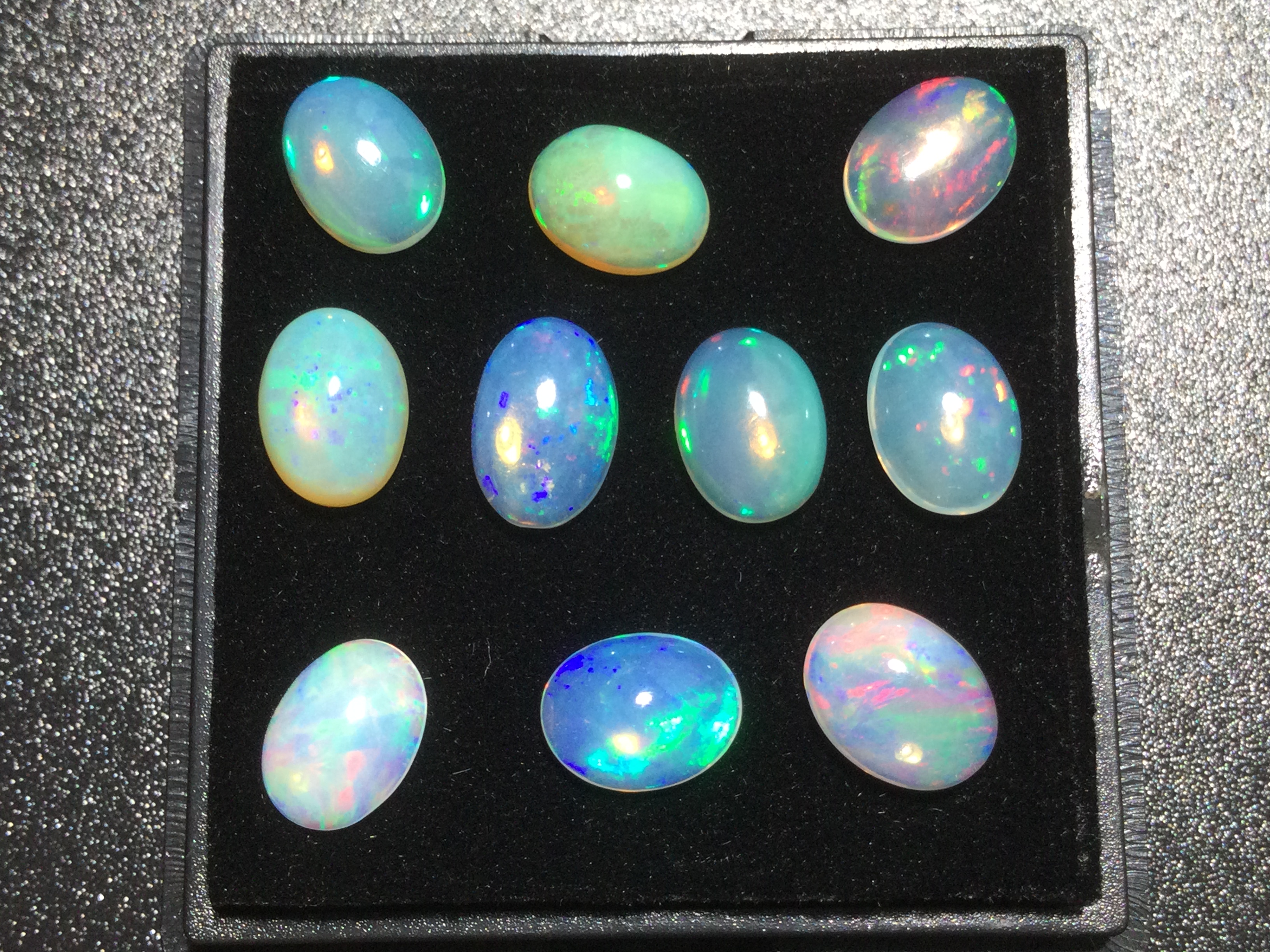 Konvolut von 10 Ethiopischen Welo -Crystal Opalen - 7.30 ct .B308